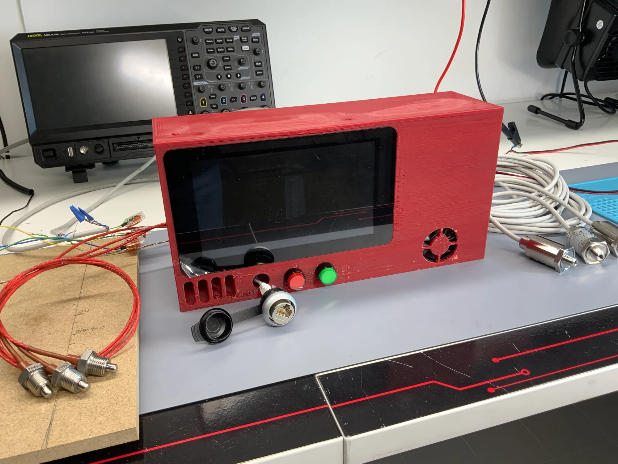 Bench setup with thermocouples and pressure transducers.